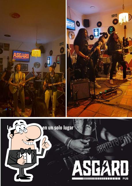 Musica en vivo y logo Asgard Pub Rock